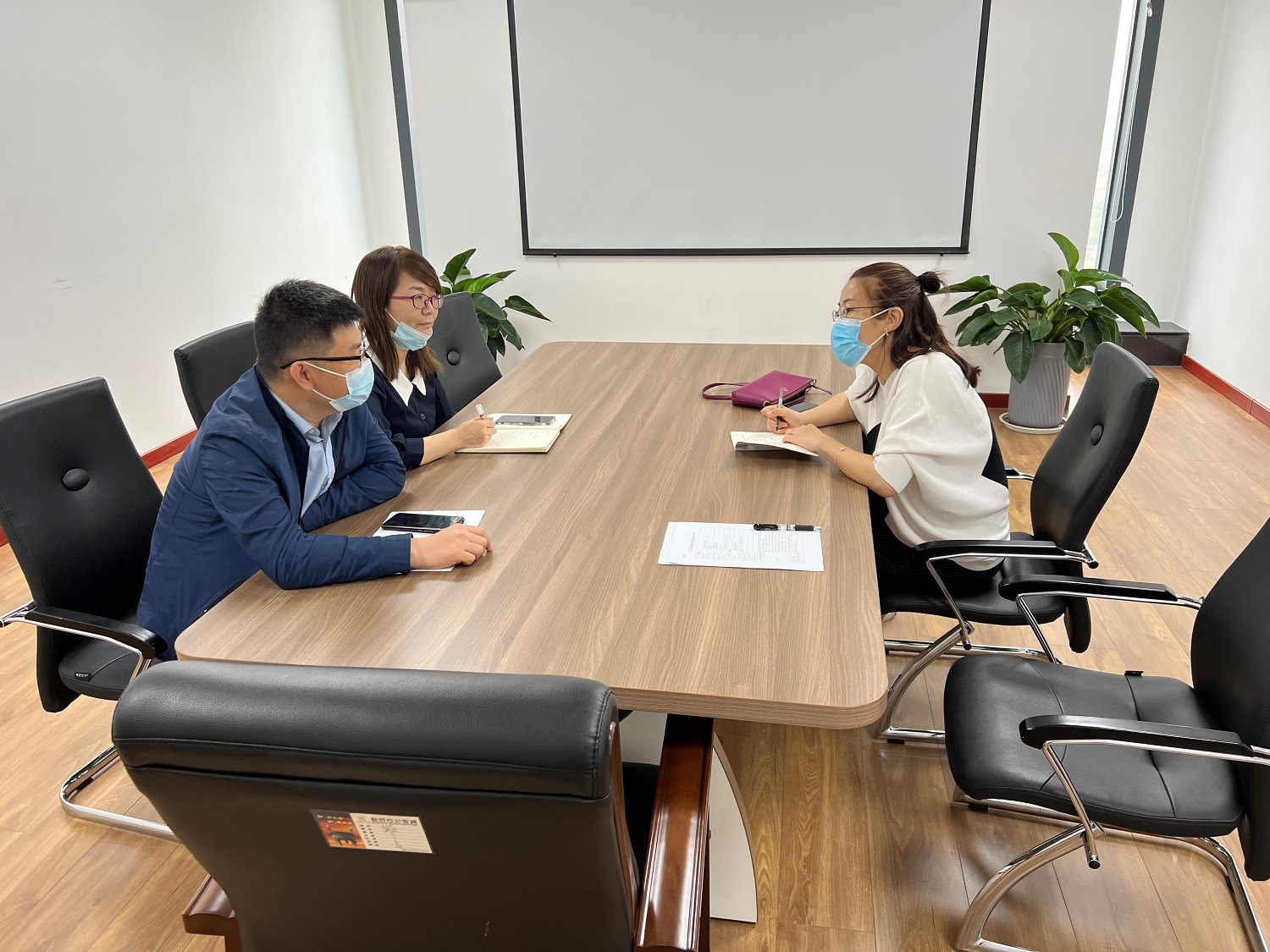 工商管理系啟動訪企拓崗促就業專項行動，深化產教融合提升教育咨詢服務